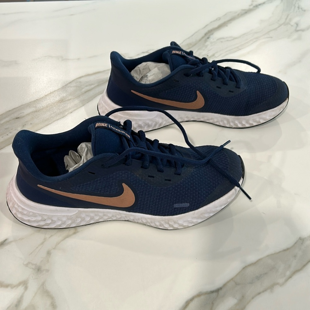 NWT Nike sneakers Size 8 Men's